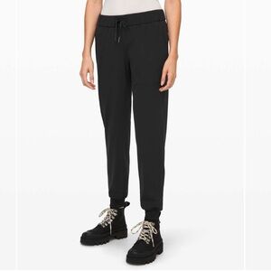 Lululemon On the Fly Jogger *Luxtreme Black size 4